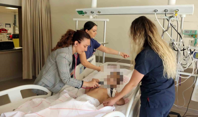 Hasta çocuklara "anne şefkati" ile bakıyorlar