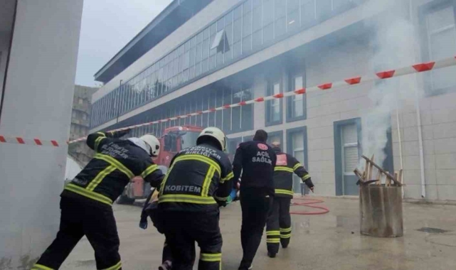 Hastanedeki deprem tatbikatı gerçeği aratmadı