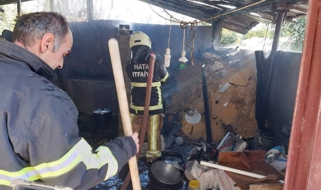 Hatay'da ahırda samanlık yanarak kül oldu