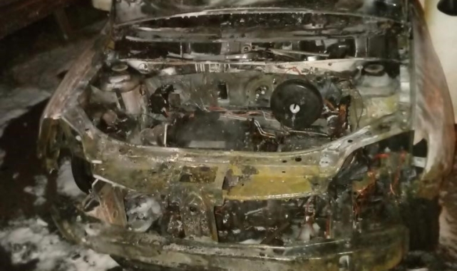 Hatay'da bir araç yanarak kullanılamaz hale geldi