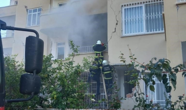 Hatay'ın Belen ilçesinde bir evin balkonu yandı