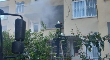 Hatay'ın Belen ilçesinde bir evin balkonu yandı