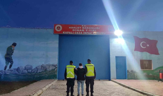 Hırsızlık suçundan aranan 3 şahsı jandarma yakaladı