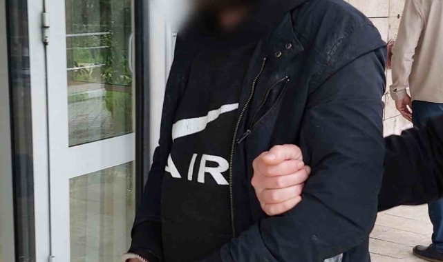 Hırsızlık yaptığı evin bitişiğini de soymaya kalkınca yakalandı