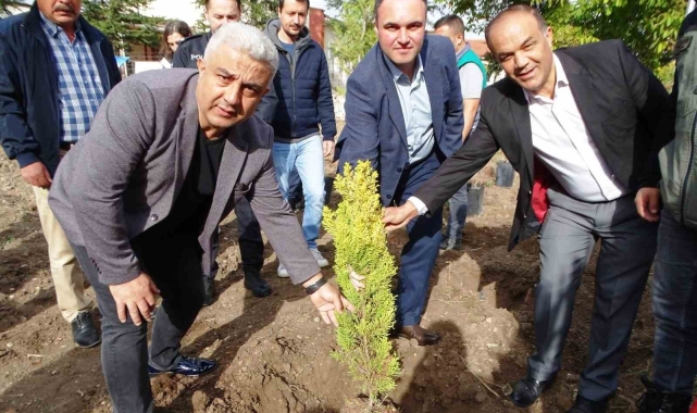 Hisarcık'ta 100 fidan toprakla buluştu