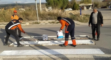 Hisarcık'ta yaya geçiş çizgileri boyandı