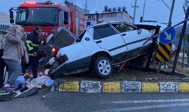 Hurdaya dönen Tofaş'daki 4 kişi yaralandı