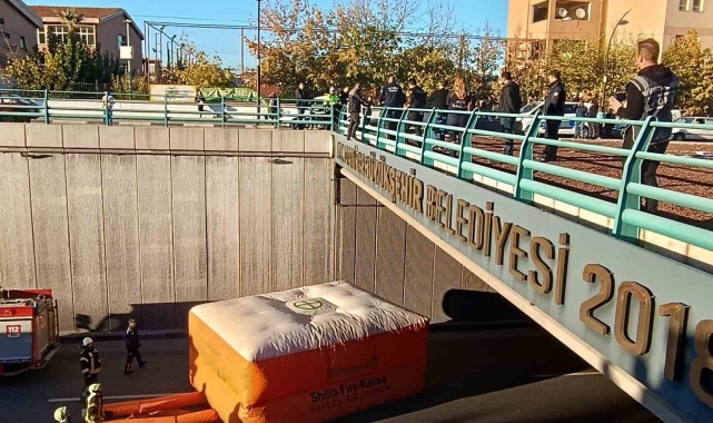 İntihara kalkışan şahsı ekipler son anda kurtardı, o anlar kameraya yansıdı