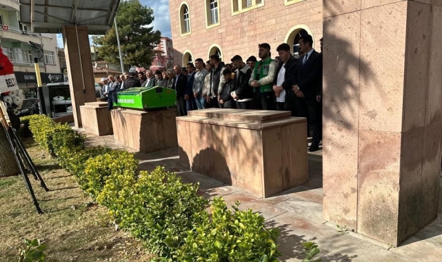 İskeleden düşerek ölen inşaat işçisi toprağa verildi