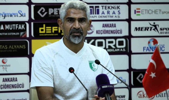 İsmet Taşdemir: "Hakem 'Hocam oyunu durdur' diyen tüm oyuncularıma sarı kart verdi"