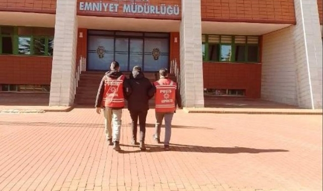 Isparta'da hapis cezası ile aranan şahıs pencereden kaçmaya çalışırken yakalandı