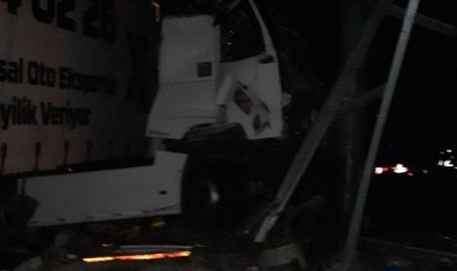 Isparta'da tır ile kamyonet çarpıştı: 1 ölü, 1 yaralı