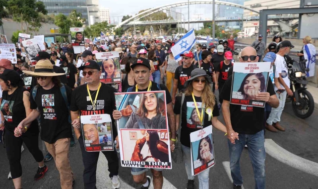 İsrailli esirlerin aileleri Tel Aviv'den Kudüs'e 5 günlük yürüyüş başlattı