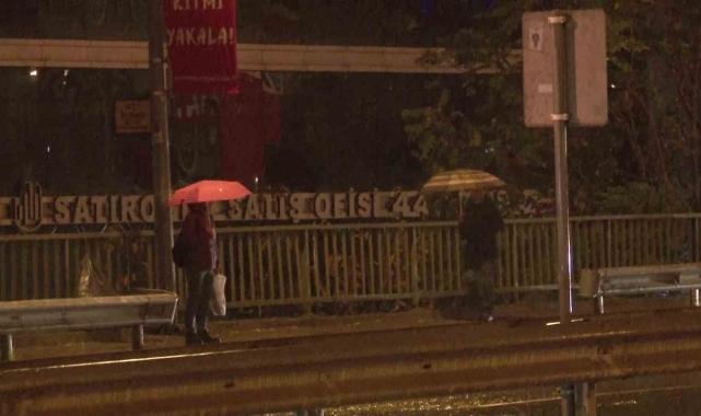 İstanbul Anadolu Yakası'nda sağanak yağış etkili oluyor