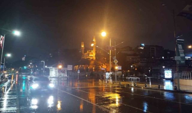 İstanbul'da beklenen sağanak başladı