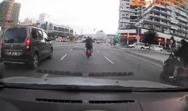 İstanbul'da ilginç görüntü: Motosikletinin plakasını sökerek yoluna tek tekerlek üzerinde devam etti