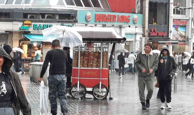 İstanbul'da sağanak yağış etkili oldu