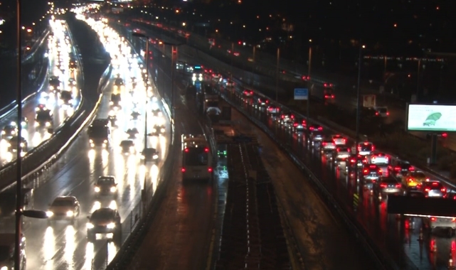 İstanbul'da sağanak yağmur etkili oluyor