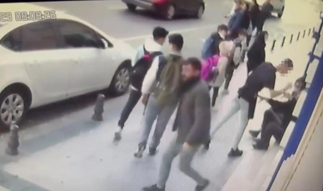 İstanbul&#039;da &quot;sipariş kalemiyle&quot; cinayet kamerada: Şişe fırlattı diye alnından yaraladı