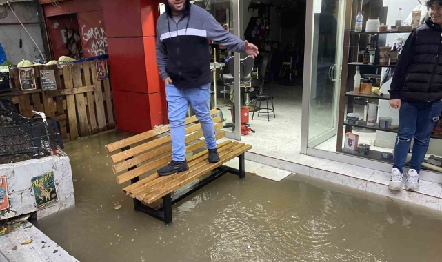 İstanbul'da yağış vatandaşları olumsuz etkiledi