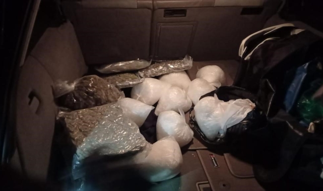 İstanbul'dan lüks araçlarla uyuşturucu getiren 6 kişi yakalandı