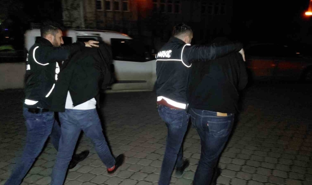 İstanbul'dan Samsun'a lüks araçlarla uyuşturucu getiren 4 kişi tutuklandı