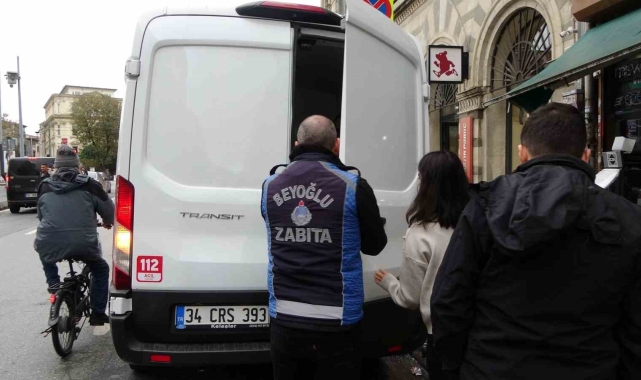 İstanbulkart doldurma bahanesiyle para isteyen 2 kadın yakalandı