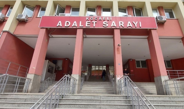 "İstihbarat görevlisiyim" dedi, yaşlı kadını dolandırdı