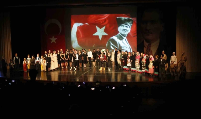 "İz" gösterisi Atatürk'ün hatıralarını yaşatıyor