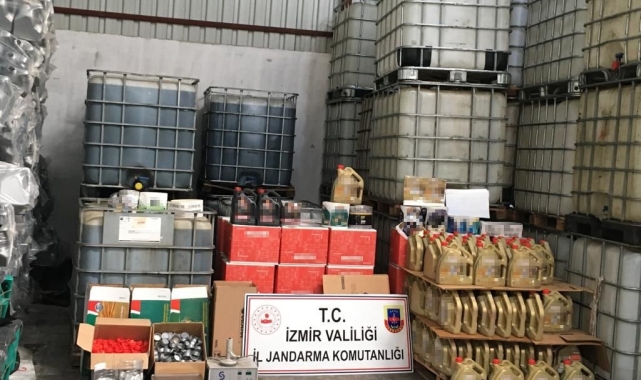 İzmir jandarmasından baskın: Çok sayıda kaçak motor yağı ele geçirildi
