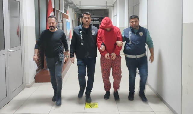 İzmir'de 5 ayrı suçtan aranan firari, şok ekibinden kaçamadı
