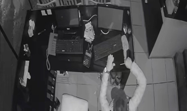 İzmir&#039;de 8 iş yerine giren suç makinesi hırsız yakalandı: Dükkanları böyle soydu