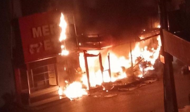 İzmir'de iş yeri yangınında kundaklama iddiası