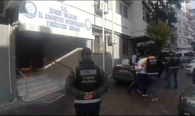 İzmir'de silah ticareti yapan şebeke çökertildi