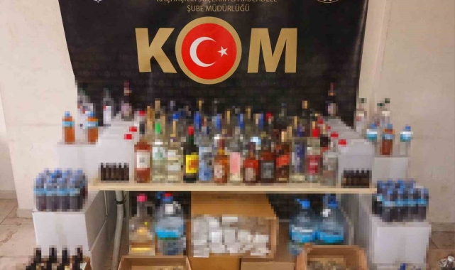 İzmir'in 6 ilçesinde dev gümrük kaçağı operasyonu