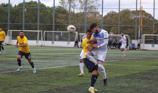 İzmirspor sahasında Alaçatıspor'u 4-0 mağlup etti
