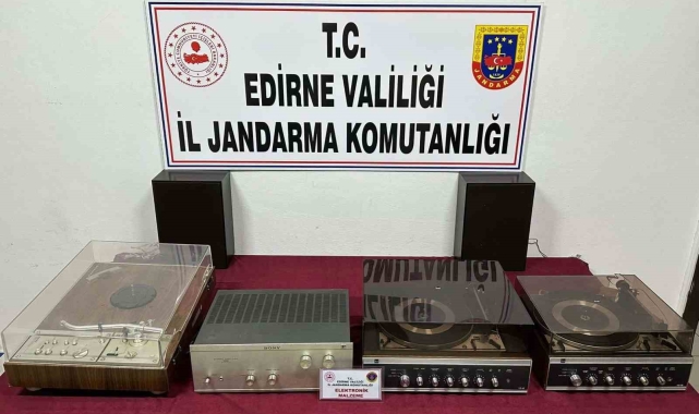 Jandarma ekipleri 200 bin TL değerinde gümrük kaçağı ürün ele geçirdi