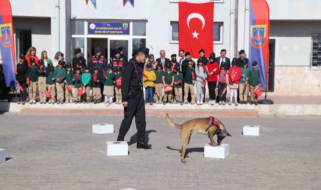 Jandarma ekipleri kurumun faaliyetlerini öğrencilere anlattı