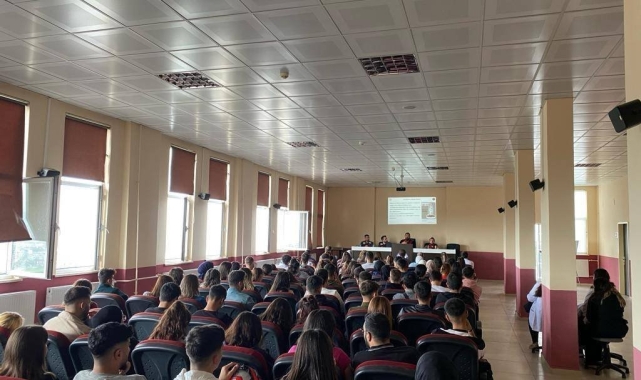 Jandarma üniversite öğrencilerini bilgilendirdi