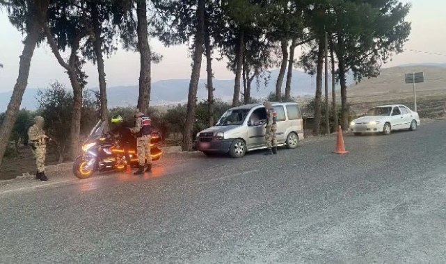 Jandarmanın 3 aylık uygulamalarında aranan 3 bin 458 kişi yakalandı