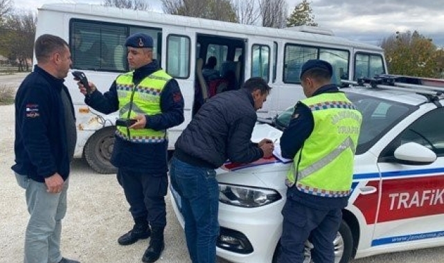 Jandarmanın okul servislerine yönelik trafik denetimleri sürdüyor