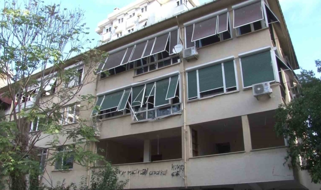 Kadıköy'de yıkılmayı bekleyen binaya defalarca hırsız girdi