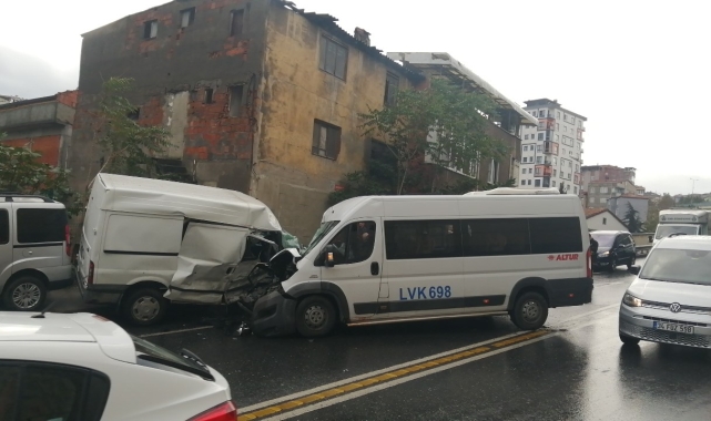 Kağıthane'de hatalı sollama ve hız kazaya neden oldu: 8 yaralı