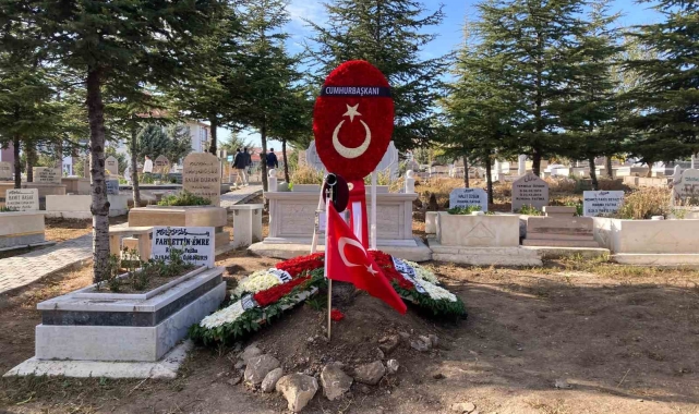 Kahraman şehidin eşi: "Penceremi açtığım zaman mezarını göreyim"