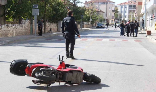 Karaman'da bir iş yerine silahla ateş edildi, yoldan geçen kurye vuruldu
