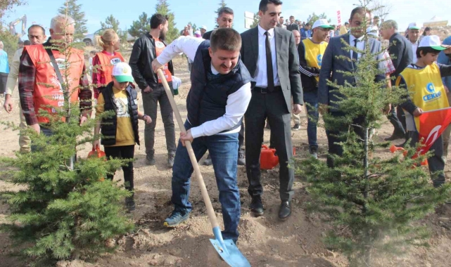 Karaman'da 'Milli Ağaçlandırma Günü'nde 5 bin fidan toprakla buluşturuldu