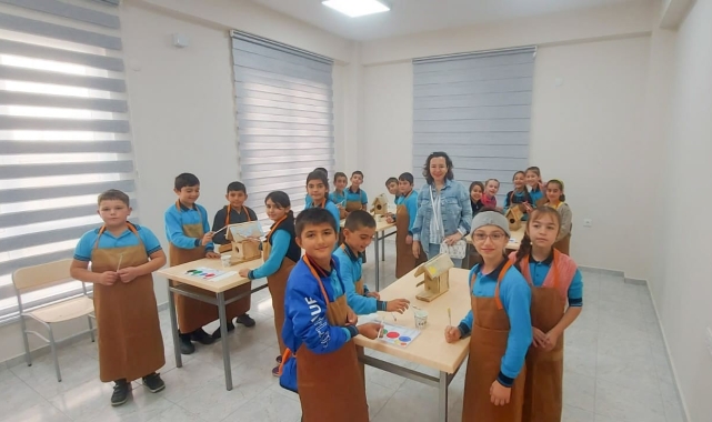 Karesi'de öğrenciler geri dönüşümü merkezinde öğreniyor