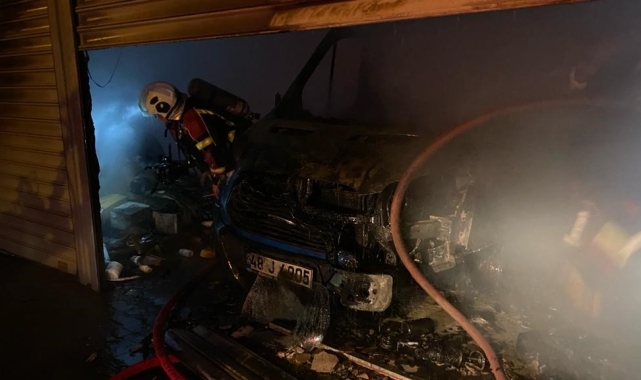 Kargo şubesi yangında küle döndü