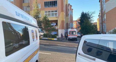 Karısını öldürdü, oğlunu yaraladı