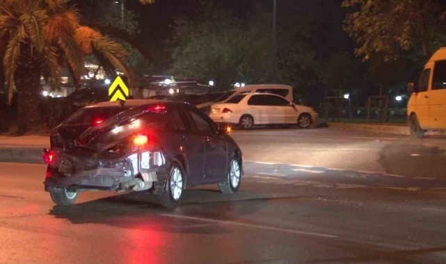 Kartal'da kırmızı ışıkta geçen sürücü kazaya neden oldu